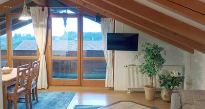 Ferienwohnung 7, 43 qm, großzügiges Studio im Dachgeschoss mit Loggia