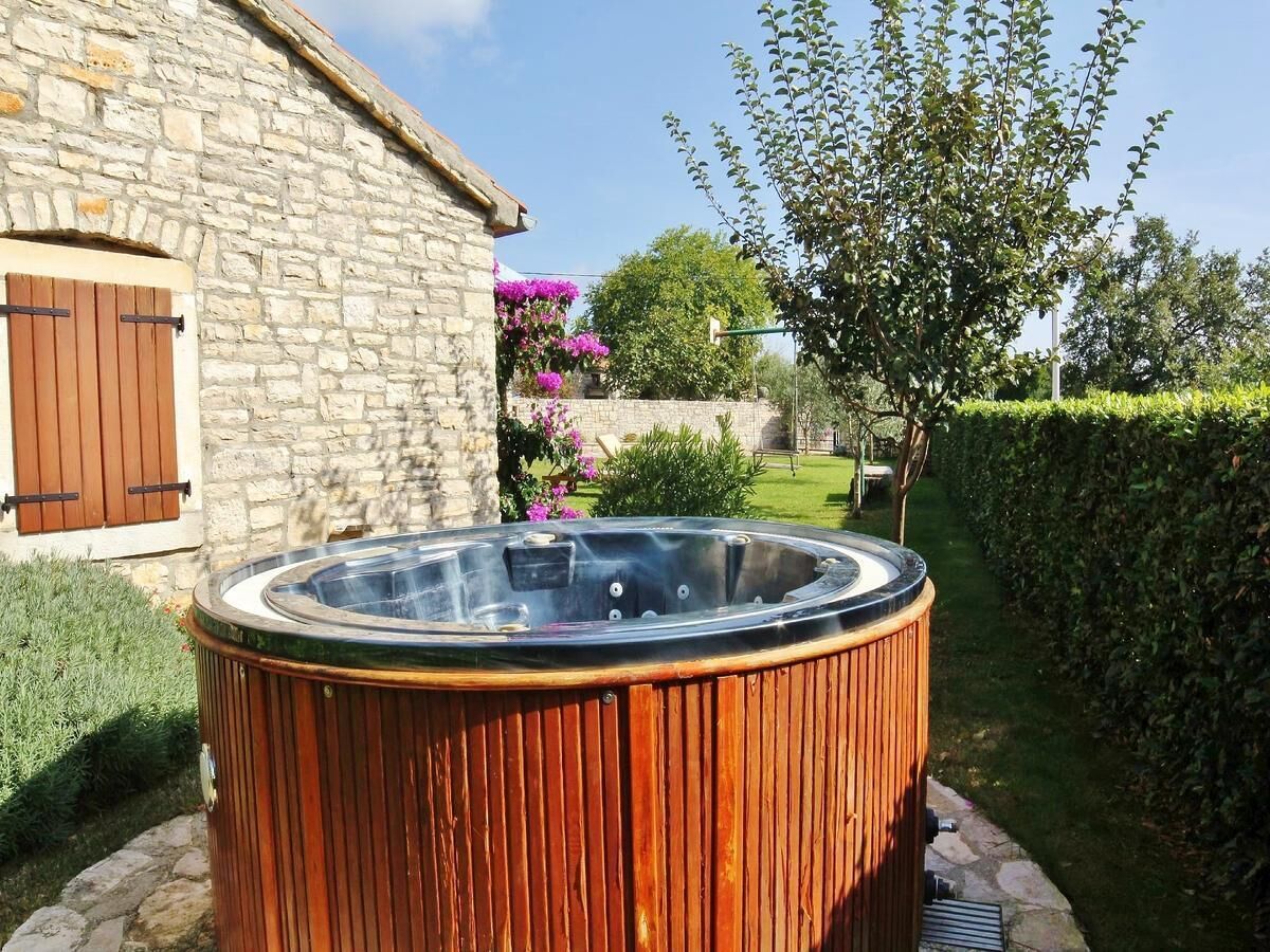 Bồn tắm spa ngoài trời