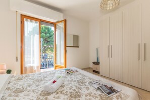 Family Apartment, Multiple Bedrooms (Daniela 4 100m From Sea) | 2 bedrooms, iron/ironing board, WiFi, bed sheets - Daniela 2 100m From Sea (Massa)