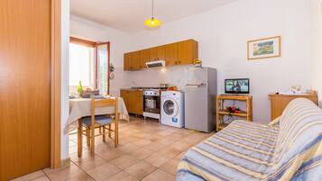 Apartemen Keluarga, 2 kamar tidur (Daniela 2 100m From Sea) | Interior