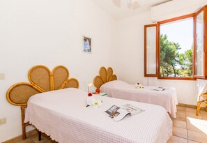 Family Apartment, Multiple Bedrooms (Daniela 2 100m From Sea) | 2 bedrooms, iron/ironing board, WiFi, bed sheets - Daniela 2 100m From Sea (Massa)