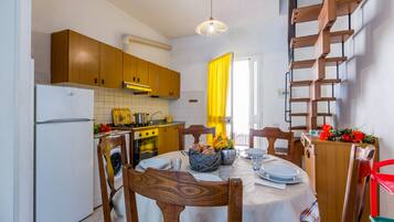 Family Apartment, 2 Bedrooms (Daniela 1 100m From Sea) | Dining