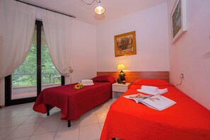 Family Apartment, Multiple Bedrooms (Francesca 2 600m From Sea) | 2 bedrooms, WiFi, bed sheets - Francesca 2 600m From Sea (Massa)