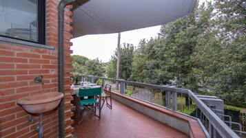 Family Apartment, Multiple Bedrooms (Francesca 2 600m From Sea) | Property grounds