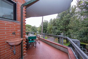 Appartement Familial, plusieurs chambres (Francesca 2 600m From Sea) | Restauration extérieure