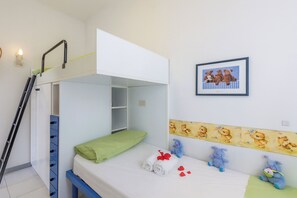 Family Apartment, Multiple Bedrooms (Mare 7 250m From Sea) | 2 bedrooms, iron/ironing board, WiFi, bed sheets - Mare 7 250m From Sea (Massa)