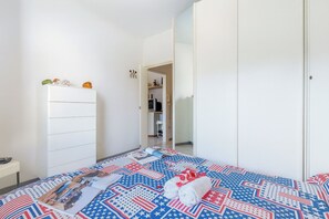 2 bedrooms, iron/ironing board, WiFi, bed sheets - Mare 7 250m From Sea (Massa)