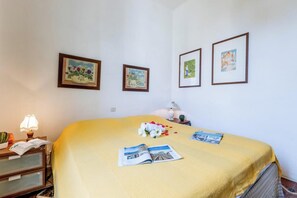 Casa familiar, varias habitaciones, 2 baños, mirando al mar (Il Gladiolo - Focette 100m From Sea) | 4 dormitorios, tabla de planchar con plancha, ropa de cama
