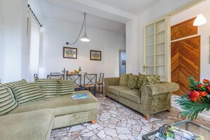 22-inch TV with cable channels - Il Gladiolo - Focette 100mt From Sea (Pietrasanta)