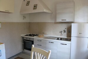 Full-sized fridge, oven, stovetop, dishwasher - Il Gladiolo - Focette 100mt From Sea (Pietrasanta)