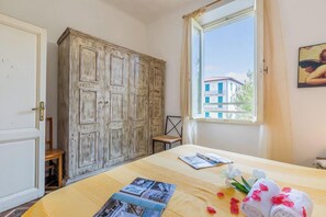 Casa família, vários quartos, 2 banheiros (Il Gladiolo - Focette 100m From Sea) | 4 quartos, ferros/tábuas de passar roupa, roupa de cama