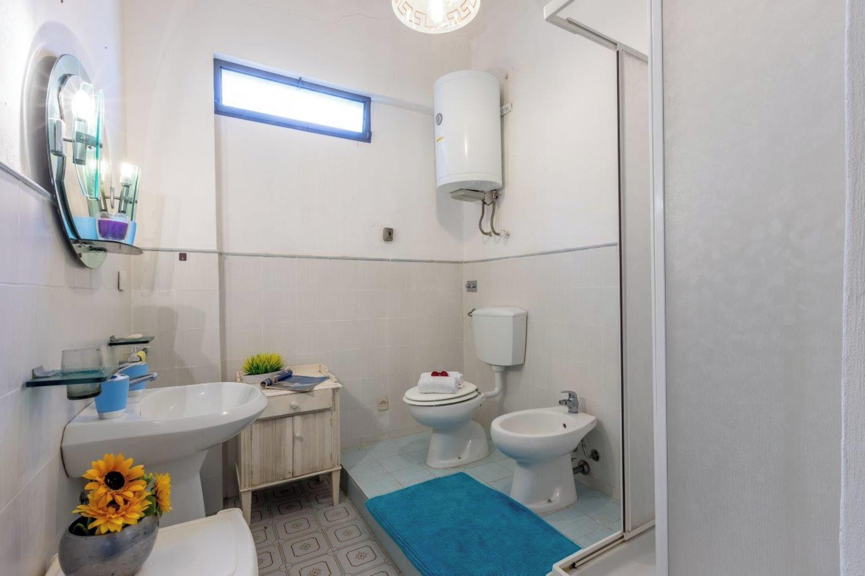 Family House, Multiple Bedrooms, 2 Bathrooms, Sea Facing (Il Gladiolo - Focette 100m From Sea) | Bathroom | Shower, rainfall showerhead, bidet, towels