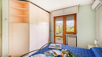 Family Apartment, 3 Bedrooms, Terrace (La Chimera 700m from sea) | 3 bedrooms, WiFi, bed sheets
