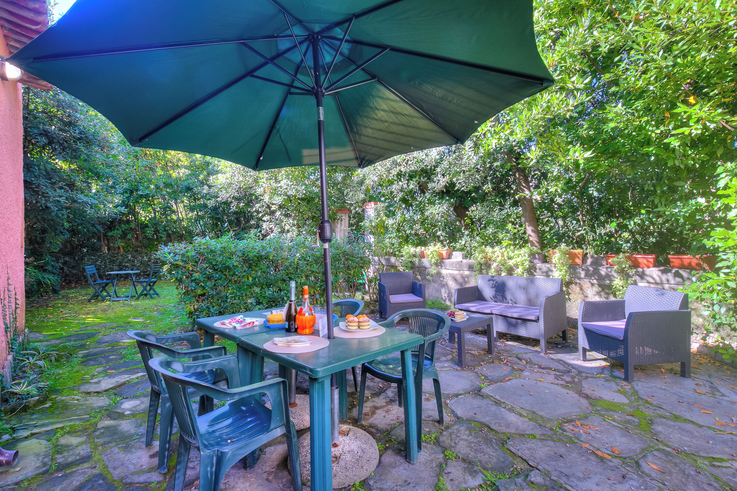 Familjelägenhet - flera sovrum - 2 badrum - mot havet (La Fresia - Focette 100m from sea) | Restaurang utomhus