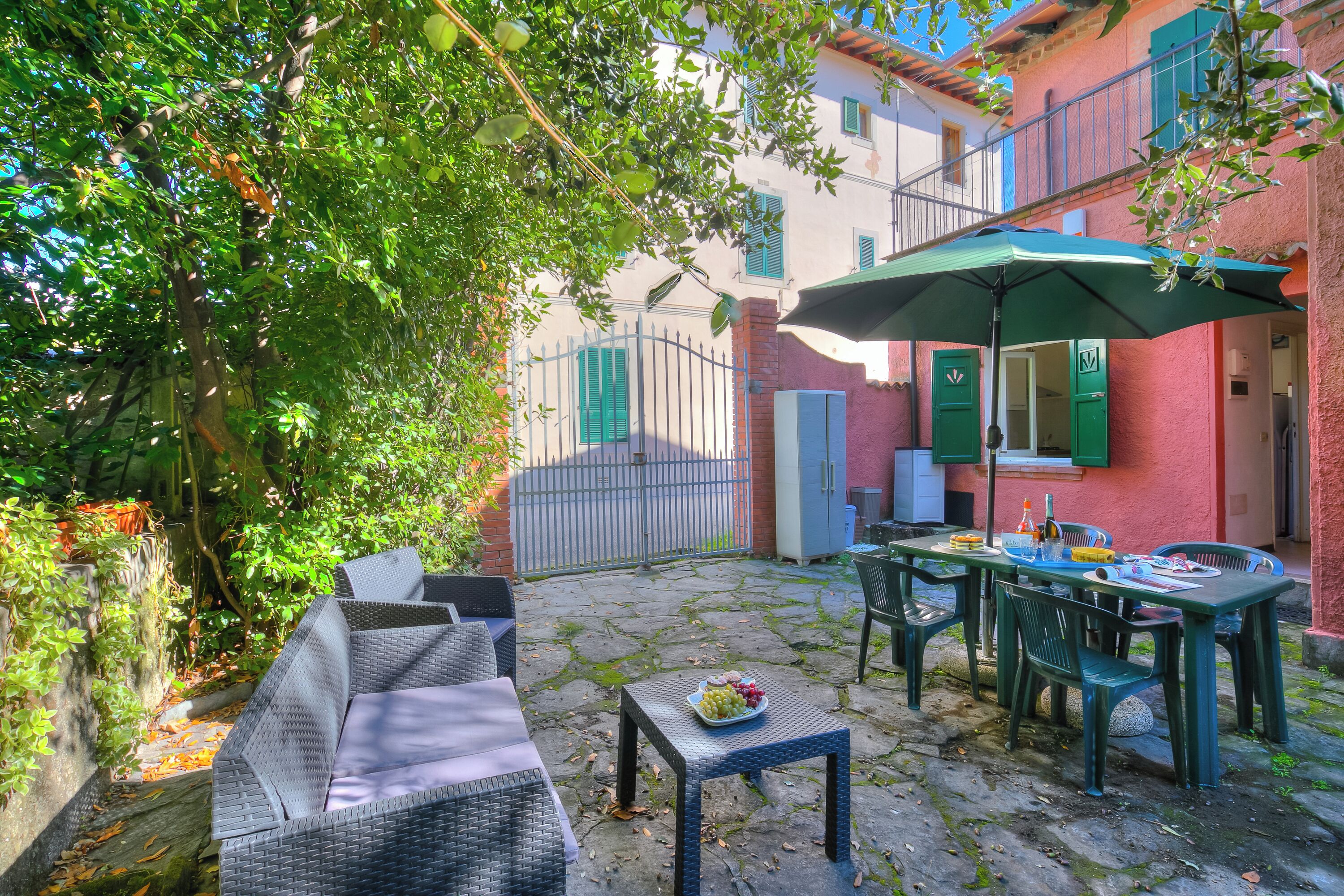 Apartamento família, vários quartos, 2 banheiros (La Fresia - Focette 100m from sea) | Opções para refeição ao ar livre
