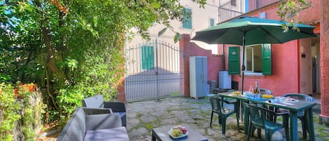 Family Apartment, Multiple Bedrooms, 2 Bathrooms, Sea Facing (La Fresia - Focette 100m from sea) | Outdoor dining