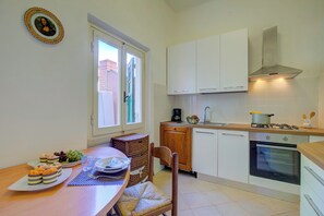 Family Apartment, Multiple Bedrooms, 2 Bathrooms, Sea Facing (La Fresia - Focette 100m from sea) | Private kitchen | Full-sized fridge, oven, stovetop, dishwasher - La Fresia - Focette 100mt From Sea (Pietrasanta)