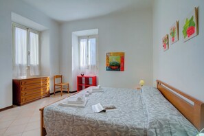 Family Apartment, Multiple Bedrooms, 2 Bathrooms, Sea Facing (La Fresia - Focette 100m from sea) | 3 bedrooms, iron/ironing board, WiFi, bed sheets - La Fresia - Focette 100mt From Sea (Pietrasanta)