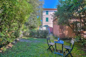 Departamento familiar, varias habitaciones, 2 baños (La Fresia - Focette 100m from sea) | Restaurante al aire libre