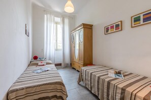 Family Apartment, Multiple Bedrooms, Sea Facing (La Rosa - Focette 100m from sea) | 3 bedrooms, iron/ironing board, WiFi, bed sheets - La Rosa - Focette (Pietrasanta)