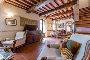 Maison Familiale, plusieurs lits, côté jardin (La Maggioletta) | Salle de séjour