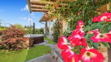 Family Villa, 4 Bedrooms, Fireplace, Mountainside (Villa Clara few km from the sea) | Property grounds