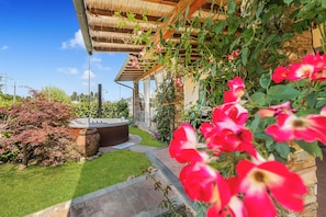 Family Villa, 4 Bedrooms, Fireplace, Mountainside (Villa Clara few km from the sea) | Property grounds
