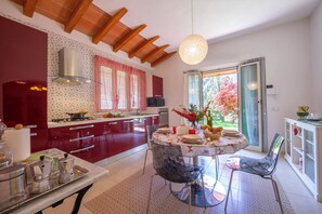 Family Villa, 4 Bedrooms, Fireplace, Mountainside (Villa Clara few km from the sea) | Private kitchen