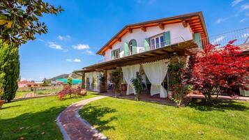 Family Villa, Multiple Bedrooms, Mountainside (Villa Clara few km from the sea) | Front of property