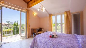 4 bedrooms, iron/ironing board, free WiFi, bed sheets