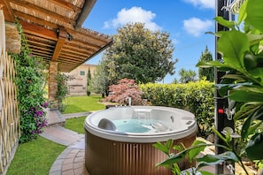 Family Villa, 4 Bedrooms, Fireplace, Mountainside (Villa Clara few km from the sea) | Outdoor spa tub