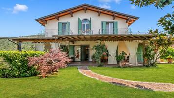 Family Villa, 4 Bedrooms, Fireplace, Mountainside (Villa Clara few km from the sea) | Exterior