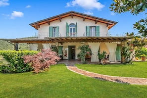 Family Villa, 4 Bedrooms, Fireplace, Mountainside (Villa Clara few km from the sea) | Exterior