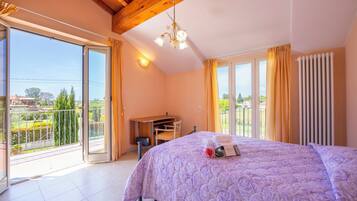 Vila Keluarga, beberapa kamar, tepi gunung (Villa Clara few km from the sea) | 4 kamar tidur, setrika/meja setrika, Wi-Fi gratis, dan seprai linen