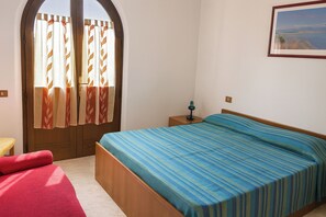 4 bedrooms, WiFi, bed sheets - Casa Tirrena 600m from sea (Massa)