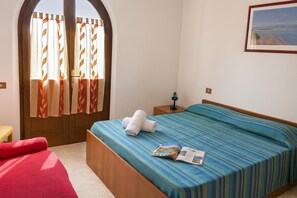 Family Apartment, Multiple Bedrooms, 2 Bathrooms (Casa Tirrena 600m from sea) | 4 bedrooms, WiFi, bed sheets - Casa Tirrena 600m from sea (Massa)