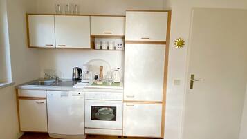 KĂŒhlschrank, Ofen, Herdplatte, GeschirrspĂŒler