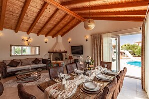 Villa - privat pool | Matservice pÄ rummet