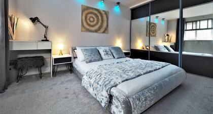 Contemporary Boutique 4 Sleeper Eton High Street - Pass the Keys