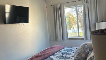 3 habitaciones, tabla de planchar con plancha, wifi y ropa de cama