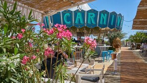 Beach bar - Mamaia Rent Apartments (Constanta)