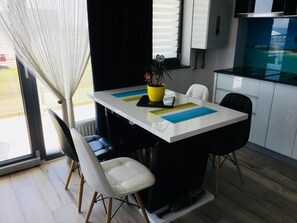 Luxury Apartment | In-room dining