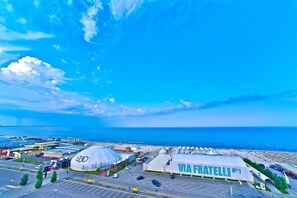 A large building with the sign "VIA FRATELLI" and a dome structure nearby. - Mamaia Rent Apartments (Constanta)
