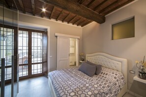 1 soverom, safe på rommet, strykejern/-brett og wi-fi (inkludert)