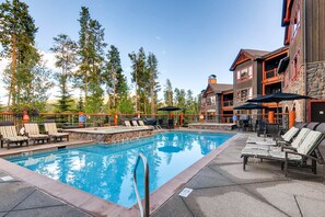 A heated pool - Penthouse Ski-in/Ski-out: hot tubs, heated pool, gym, ski storage, shuttle (Breckenridge)