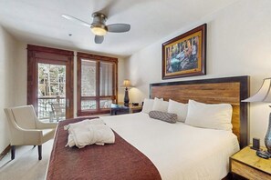 2 bedrooms, iron/ironing board, internet, bed sheets - Penthouse Ski-in/Ski-out: hot tubs, heated pool, gym, ski storage, shuttle (Breckenridge)