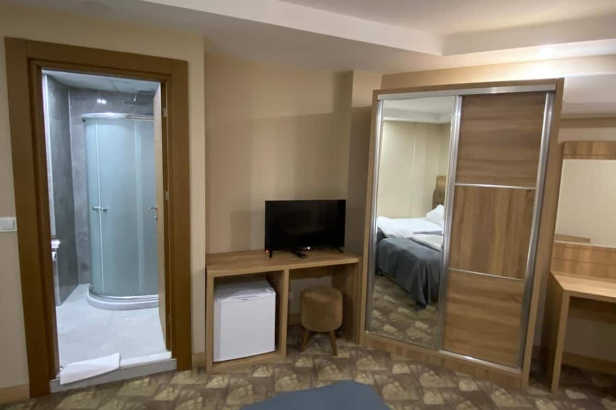 1 bedroom, minibar, in-room safe, desk