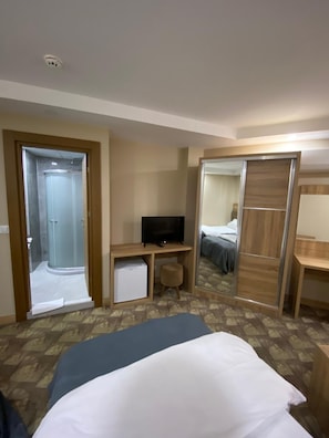 1 Schlafzimmer, Minibar, Zimmersafe, Schreibtisch
