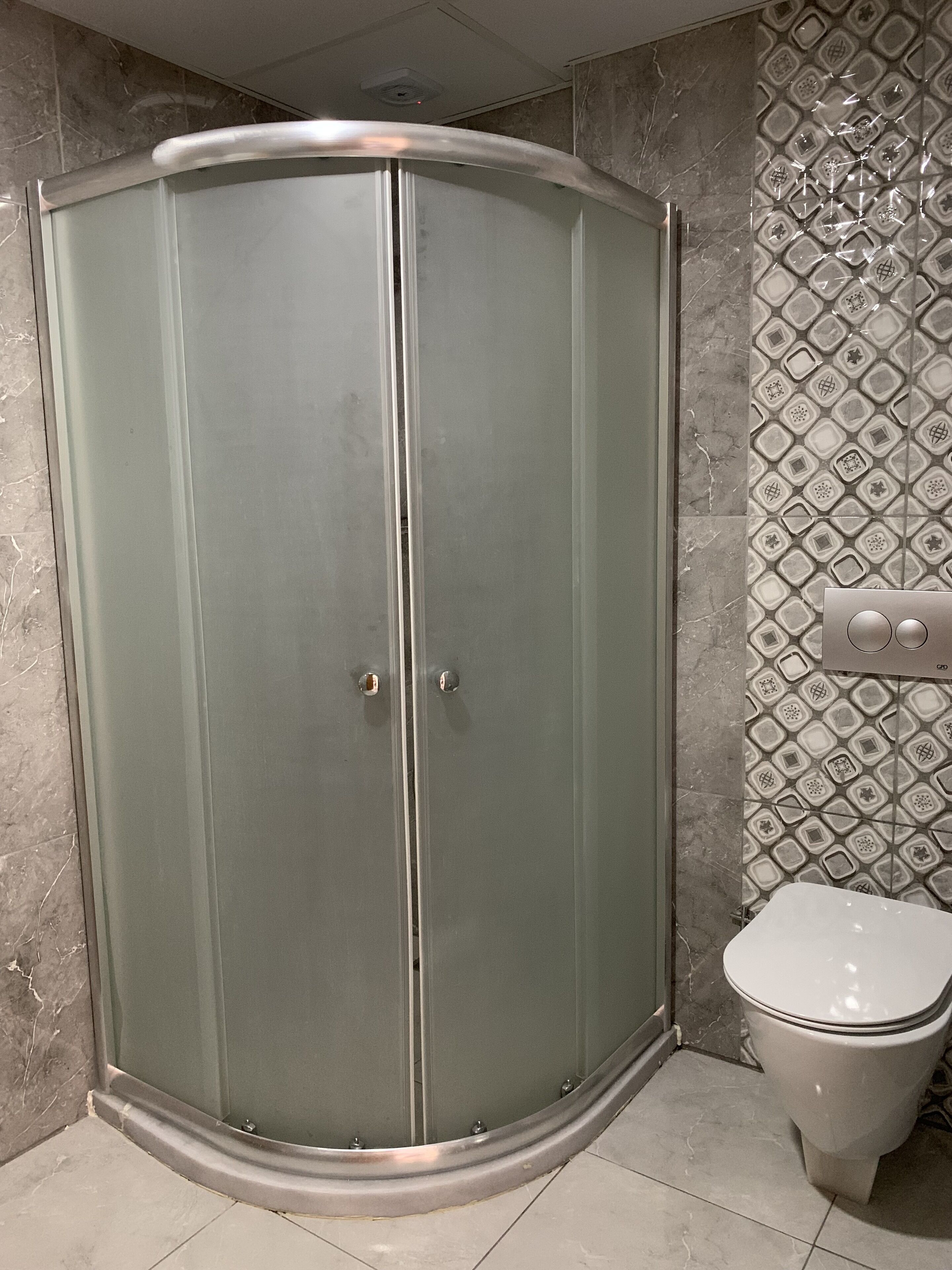 shower, rainfall showerhead, free toiletries, hair dryer