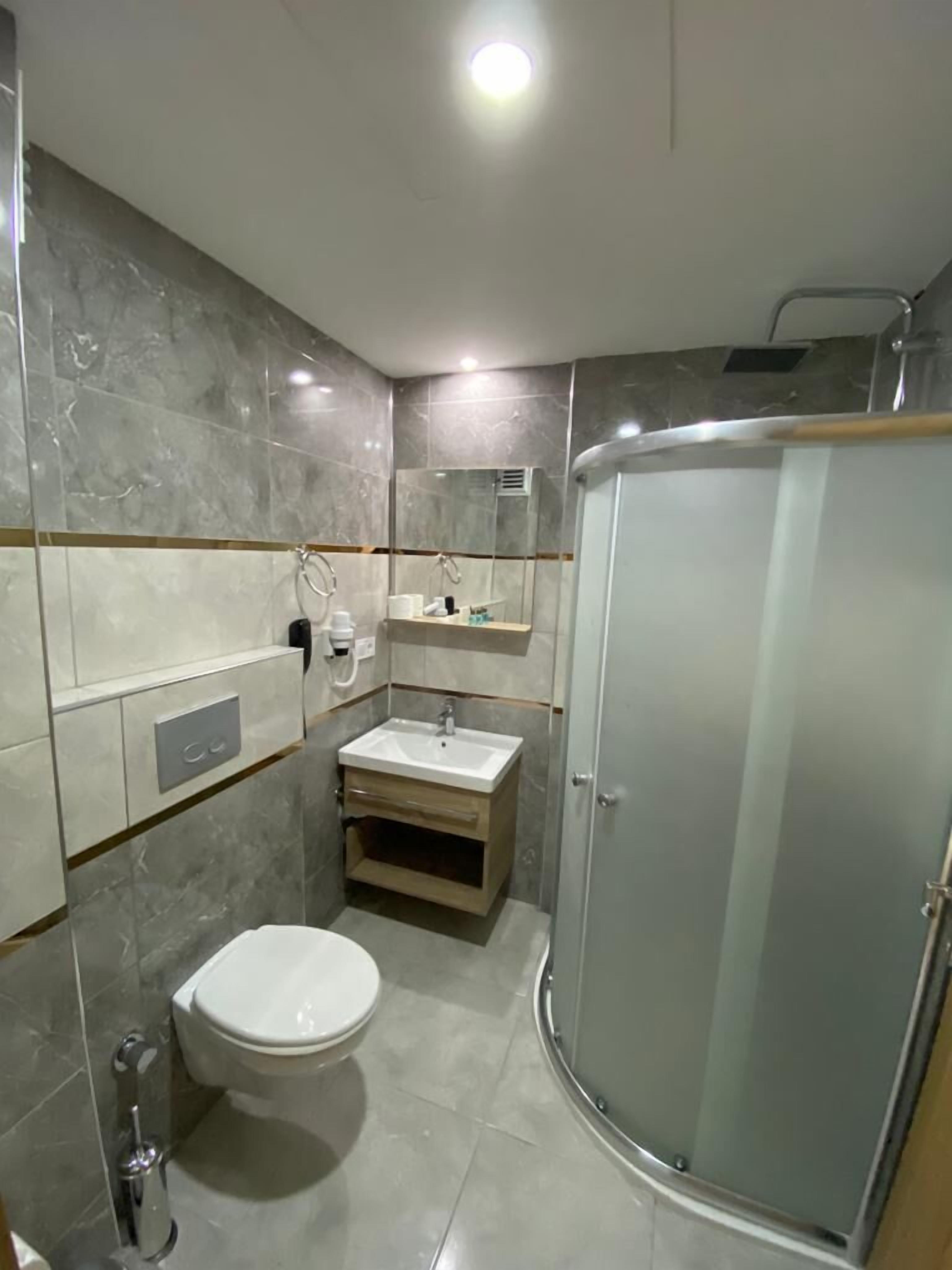 deluxe single room, sea view | bathroom shower